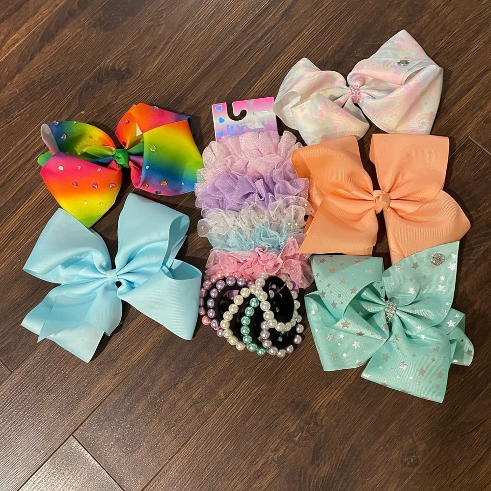 Lot of JoJo‎ Siwa Large Cheer Bows and other hair accessories.